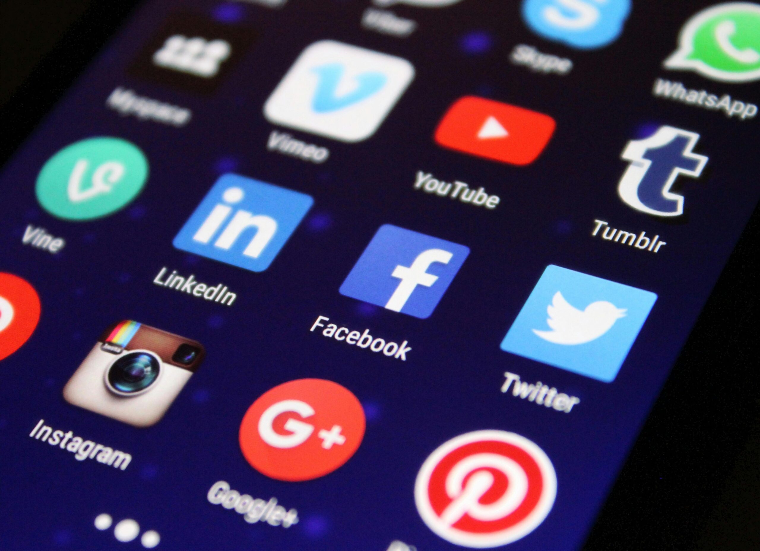 How Social Media Changes the Way We Think
